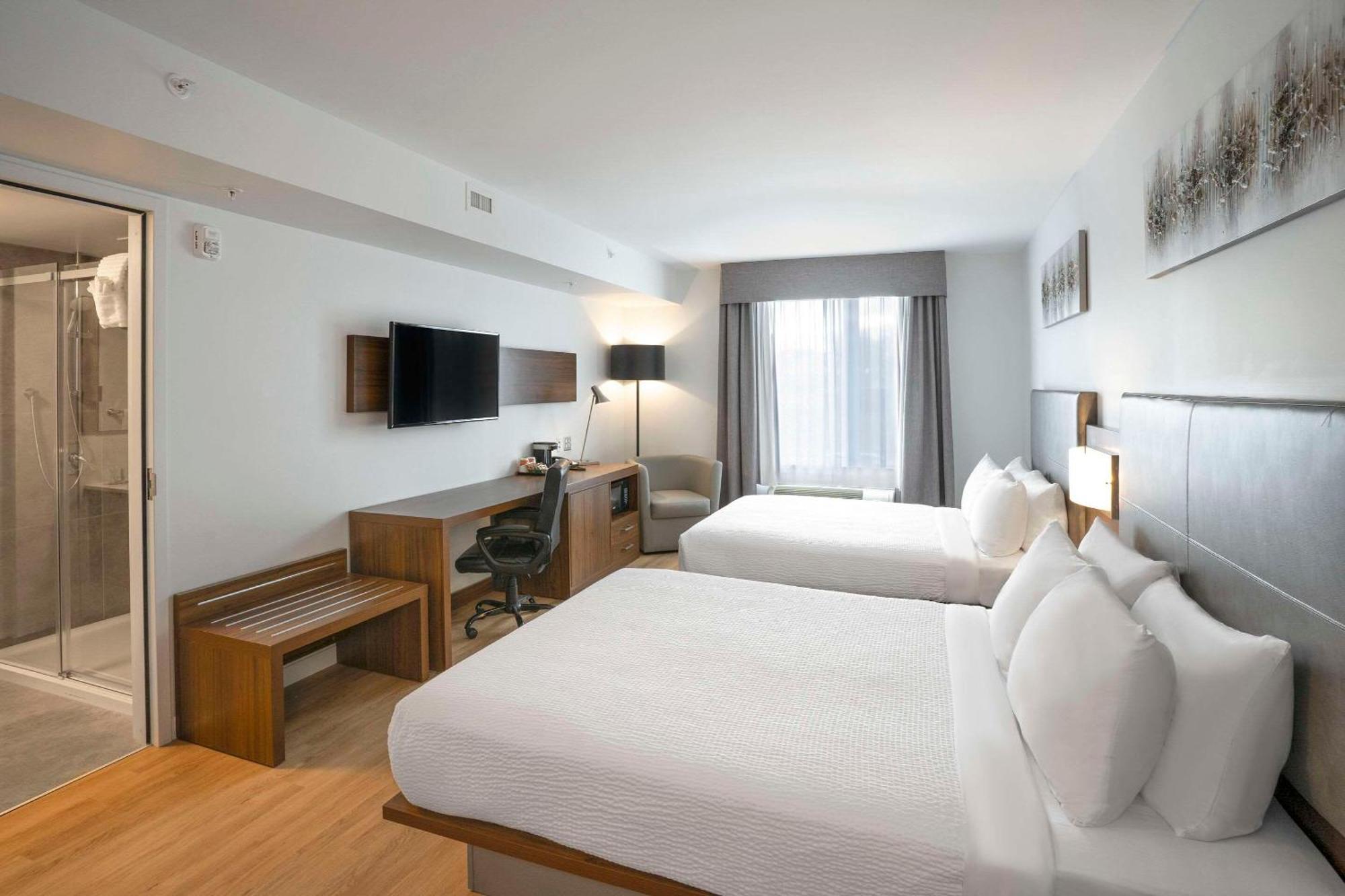 Deluxe Queen Room Two Queen Beds Non Smoking or No Pets