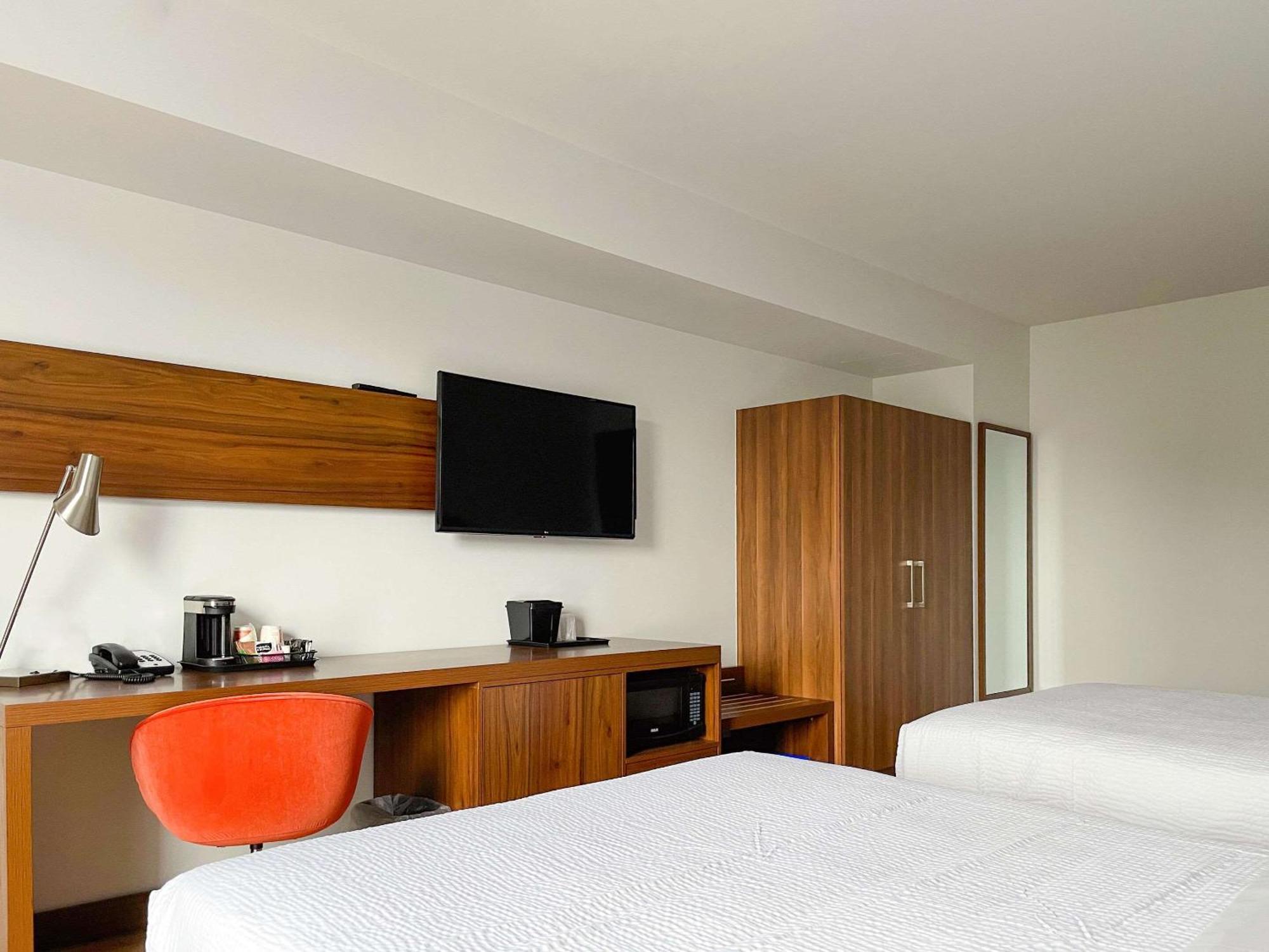 Standard Queen Room Two Queen Beds Non Smoking or No Pets